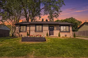 11835 Arcola St, Livonia, MI 48150 - Photo 2