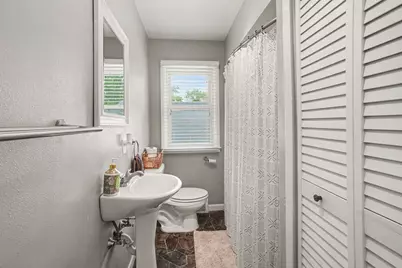 319 W North Street, Paw Paw, MI 49079 - Photo 18