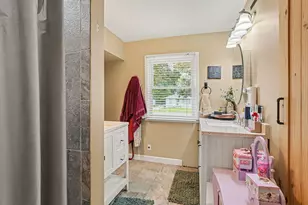 319 W North St, Paw Paw, MI 49079 - Photo 16