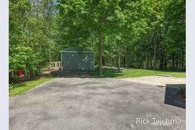 10345 Red Oak Ridge, Howard City, MI 49329 - Photo 16