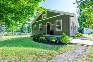 6027 Superior St, Coloma, MI 49038 - Photo 4