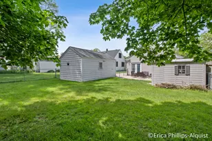 2142 Emerald Ave NE, Grand Rapids, MI 49505 - Photo 8
