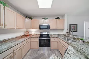 822 W Barrington Cir, Jackson, MI 49203 - Photo 8