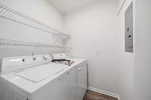 822 W Barrington Cir, Jackson, MI 49203 - Photo 6