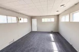 5856 Barrett St, Detroit, MI 48213 - Photo 4