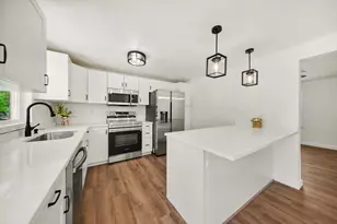 106 Orourke Ct, Brooklyn, MI 49230 - Photo 2