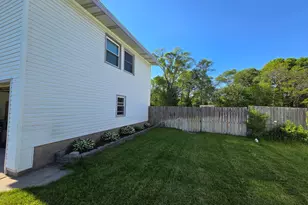 1852 Oak Park Dr, Muskegon, MI 49442 - Photo 18