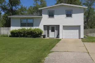 1852 Oak Park Dr, Muskegon, MI 49442 - Photo 2