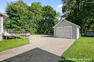 504 W Grove St, Greenville, MI 48838 - Photo 24
