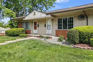 25176 Potomac Dr, South Lyon, MI 48178 - Photo 2
