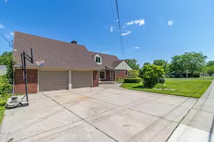 30007 Maison St, Saint Clair Shores, MI 48082 - Photo 2