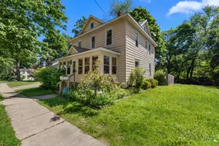 119 S Manning St, Hillsdale, MI 49242 - Photo 2