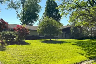 29360 Woodhaven Ln, Southfield, MI 48076 - Photo 2