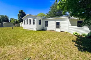 121 Elm Ct, Muskegon, MI 49445 - Photo 2