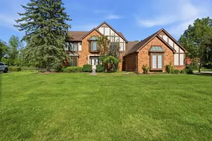 1176 Bradbury Dr, Troy, MI 48098 - Photo 2