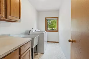 1176 Bradbury Dr, Troy, MI 48098 - Photo 14