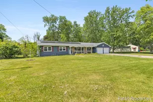 230 Creekview Dr, Battle Creek, MI 49037 - Photo 2