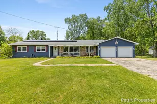230 Creekview Dr, Battle Creek, MI 49037 - Photo 1