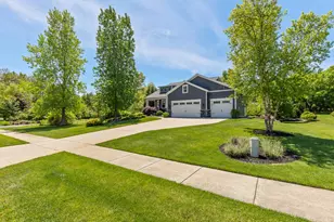 9579 Arrowcrest Dr NE, Rockford, MI 49341 - Photo 2