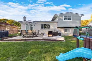 43875 Leeann Ln, Canton, MI 48187 - Photo 4
