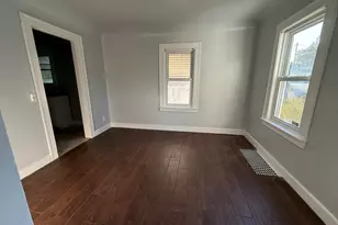 26 Edna Ave, Pontiac, MI 48341 - Photo 8