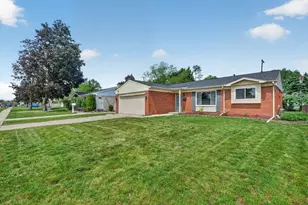 38560 Mason St, Livonia, MI 48154 - Photo 2