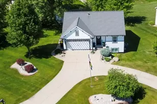 8713 Willow Creek Dr, Jenison, MI 49428 - Photo 2