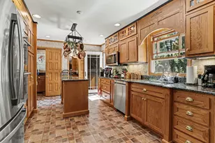 2106 Aberdeen Dr, Kalamazoo, MI 49008 - Photo 10