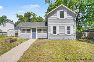 416 Pine St, Fruitport, MI 49415 - Photo 2