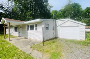 244 Woodland Ave, Jackson, MI 49203 - Photo 2