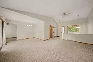2810 S Wood Dale Dr, Jackson, MI 49203 - Photo 4