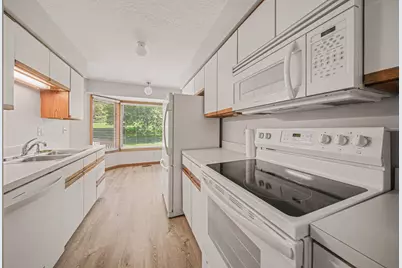 2810 S Wood Dale Drive, Jackson, MI 49203 - Photo 6