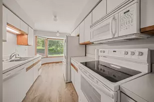 2810 S Wood Dale Dr, Jackson, MI 49203 - Photo 6