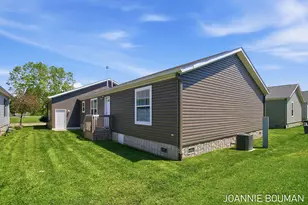 5230 E Sunfield Ln, Holland, MI 49423 - Photo 30
