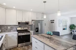 5230 E Sunfield Ln, Holland, MI 49423 - Photo 10