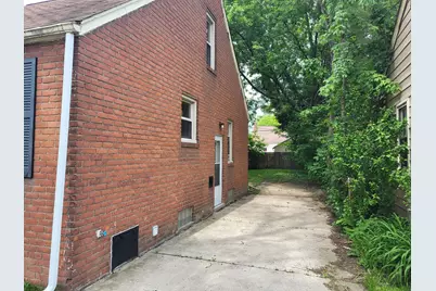 19677 Kingsville Street, Harper Woods, MI 48225 - Photo 12