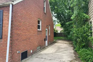 19677 Kingsville St, Harper Woods, MI 48225 - Photo 12