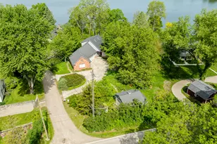 8790 Hendricks Dr, Brighton, MI 48116 - Photo 2