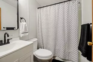 811 N Lavinia St, Ludington, MI 49431 - Photo 32