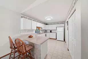 2002 Stillwater Dr, Tecumseh, MI 49286 - Photo 4