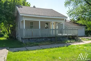 826 Lincoln Ave NW, Grand Rapids, MI 49504 - Photo 1