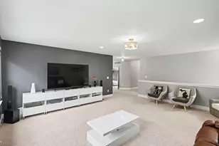 6147 Birchcrest Ln, Commerce Township, MI 48382 - Photo 16