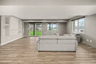 41285 Belvidere St, Harrison, MI 48045 - Photo 10