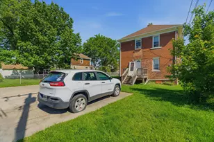 153 Clinton St, Wyandotte, MI 48192 - Photo 6