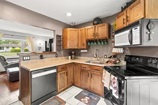 606 Pleasant Ave, Kalamazoo, MI 49008 - Photo 8