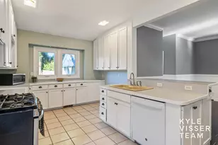 725 Gladstone Dr SE, East Grand Rapids, MI 49506 - Photo 10
