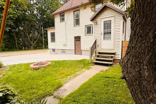 1409 Hagar Ct, Saint Joseph, MI 49085 - Photo 16