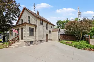 1409 Hagar Ct, Saint Joseph, MI 49085 - Photo 2