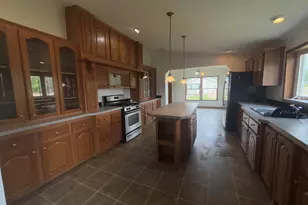 360 Deerfield Dr, Coldwater, MI 49036 - Photo 4