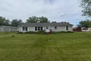 360 Deerfield Dr, Coldwater, MI 49036 - Photo 2